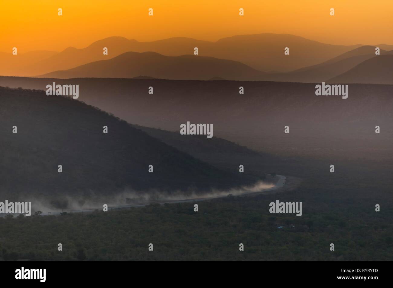 Übersicht, Berglandschaft bei Sonnenuntergang, Ovapu, Kaokoveld, Namibia Stockfoto