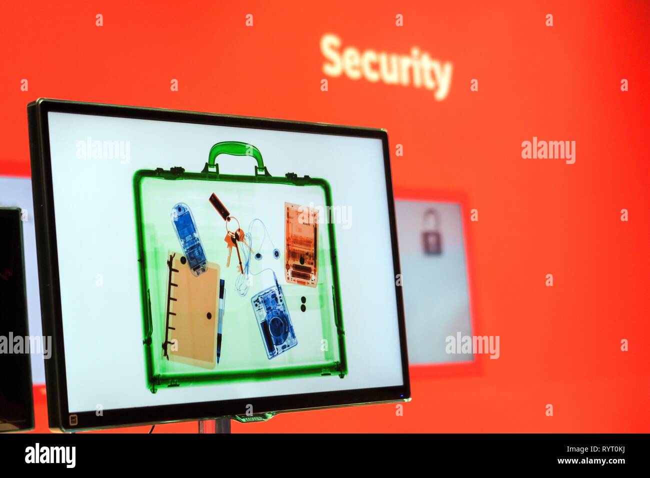 X-ray Control auf dem Bildschirm Security Check, Deutschland Stockfoto