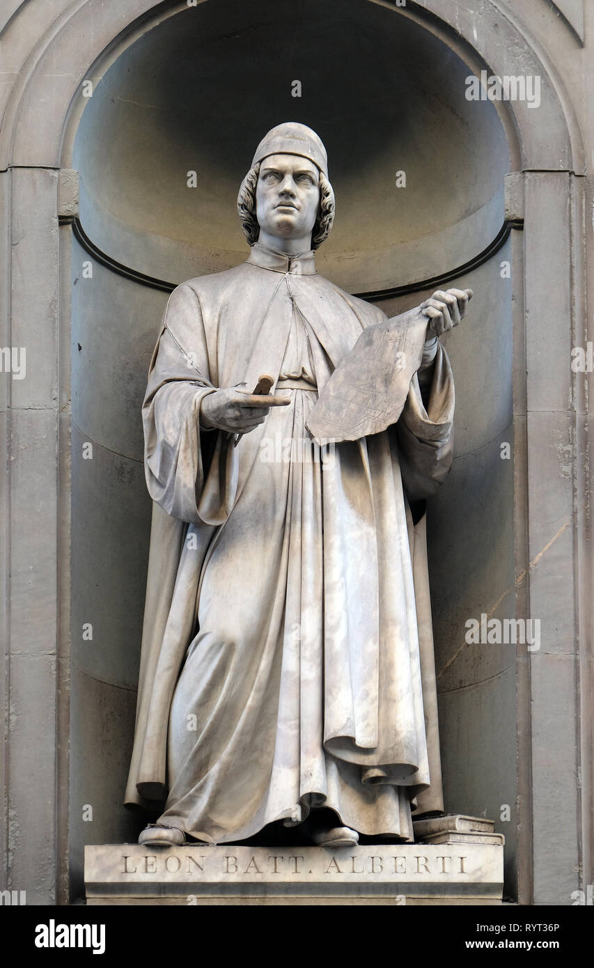 Leon Battista Alberti, Statue, die in den Nischen der Säulenhalle, die Uffizien in Florenz Stockfoto