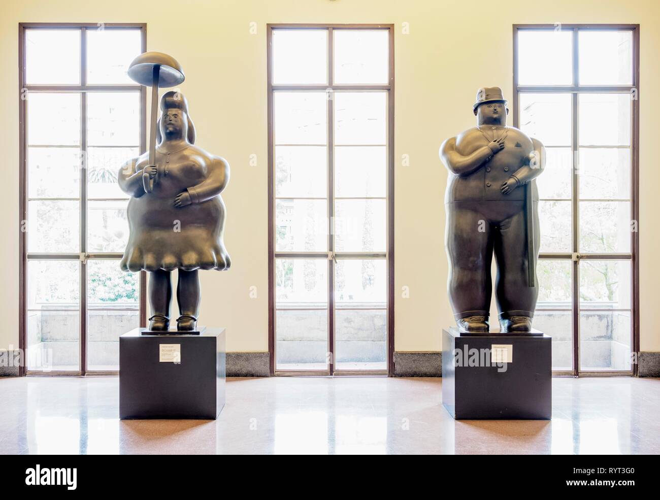Mann und Frau Figuren, Skulpturen von Fernando Botero, Museum von Antioquia, Innenraum, Medellin, Antioquia, Kolumbien Stockfoto