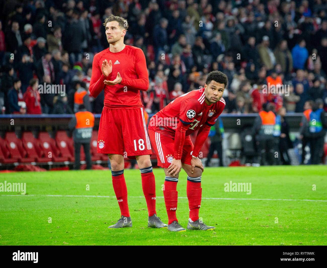 Enttäuschung, EIN¶ Leon Goretzka (18, M) und Serge GNABRY (M) nach dem Ende des Spiels. Fußball, FC Bayern München (M) - Liverpool (LIV) 1:3, UEFA Champions League, Saison 2018/2019, Runde 16, Rueckspiel, 13.03.2019 in Muenchen/ALLIANZARENA/Deutschland. € | Nutzung weltweit Stockfoto