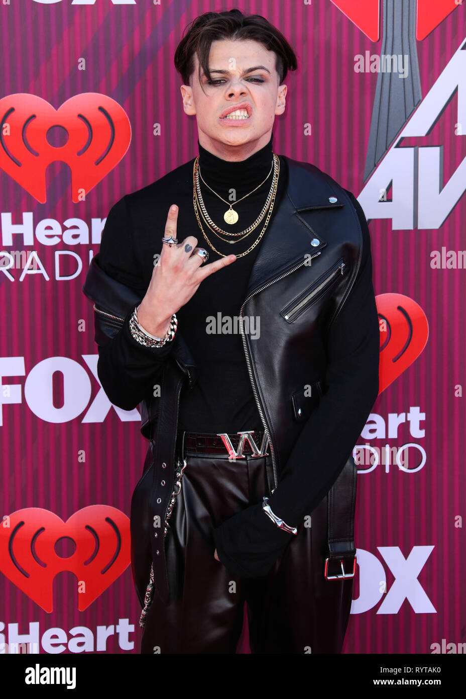 LOS ANGELES, Ca, USA - 14. März: Musiker Yungblud (Dominic Harrison) kommt an der 2019 iHeartRadio Music Awards bei Microsoft Theater in L.A. statt Live am 14. März 2019 in Los Angeles, Kalifornien, USA. (Foto von Xavier Collin/Image Press Agency) Stockfoto