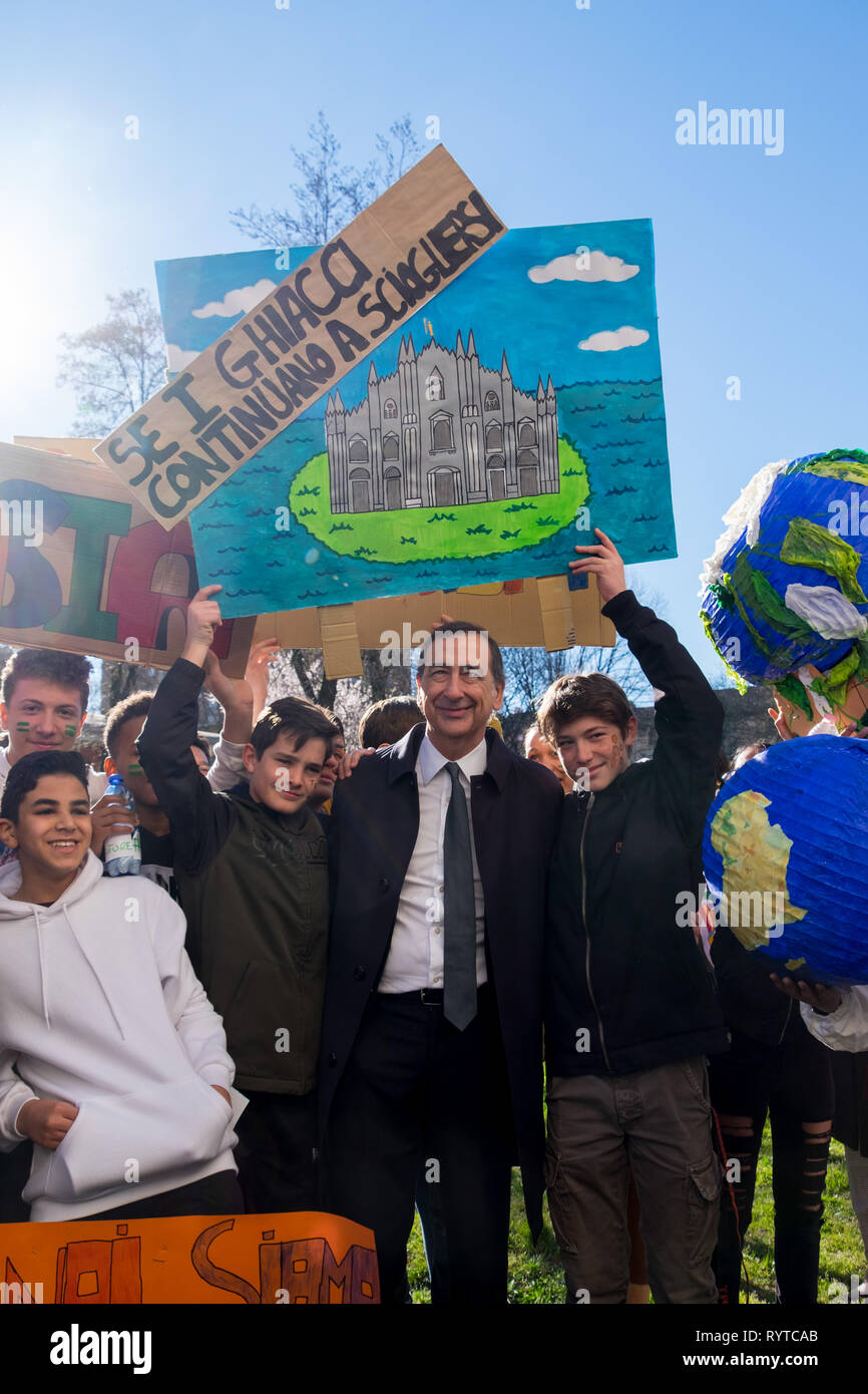 Foto Francesco Bozzo - LaPresse 15-03-2019 Milano, Italia Cronaca Il Sindaco di Milano Giuseppe Sala alla &#x201c; Marcia per il Clima&#x201d; con Gli alunni della scuola Secondaria di Primo Grado &#x201c;SandroPertini&#x201d;. Nella Foto: Il sindaco Giuseppe Sala Stockfoto