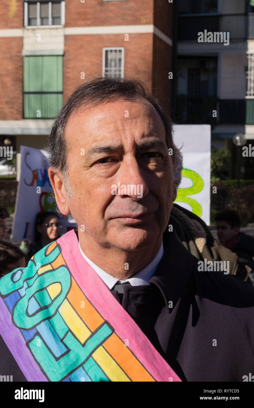 Foto Francesco Bozzo - LaPresse 15-03-2019 Milano, Italia Cronaca Il Sindaco di Milano Giuseppe Sala alla &#x201c; Marcia per il Clima&#x201d; con Gli alunni della scuola Secondaria di Primo Grado &#x201c;SandroPertini&#x201d;. Nella Foto: Il sindaco Giuseppe Sala Stockfoto