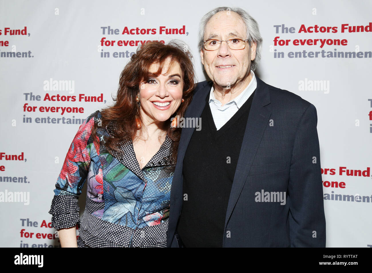 Nach der Party zum 40 jährigen Jubiläum Reunion Konzert der Sie spielen unser Lied zu profitieren Die Schauspieler Fonds bei John's Pizzeria statt. Mit: Debbie Gravitte, Robert Klein Wo: New York, New York, United States Wenn: 12 Feb 2019 Credit: Joseph Marzullo/WENN.com Stockfoto