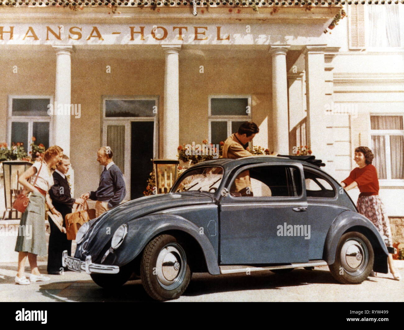 Verkehr/Transport, Auto, Fahrzeug Varianten, Volkswagen, VW Käfer als Reisen Auto, Werbemittel, Foto, 1953, Additional-Rights - Clearance-Info - Not-Available Stockfoto