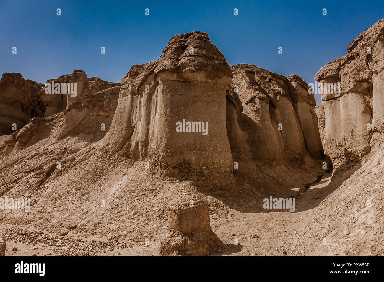 Sandstein Formationen um Al Khobar Höhlen (Jebel Qarah), Al Hofuf, Saudi-Arabien Stockfoto