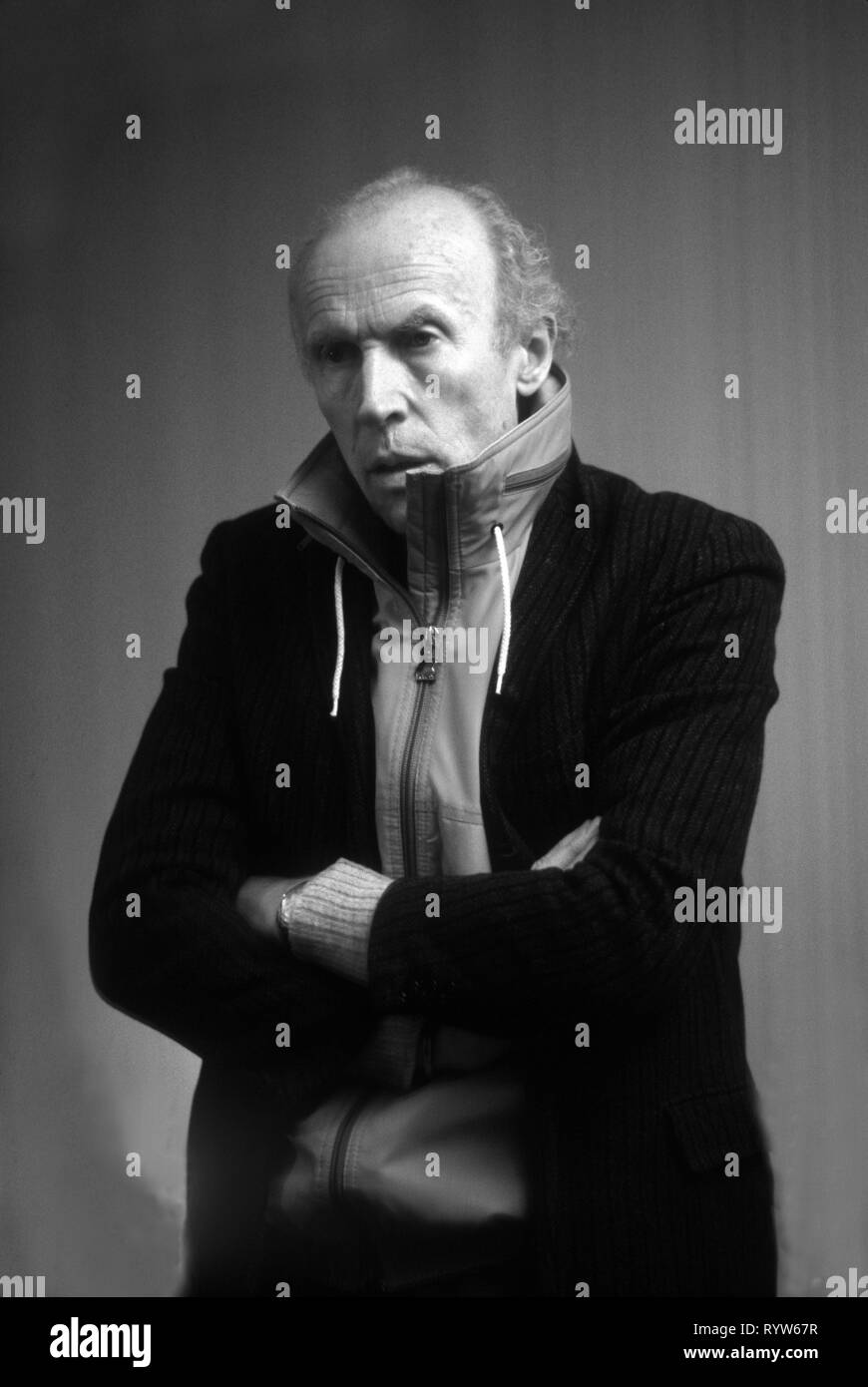 Portrait von Eric Rohmer während der Dreharbeiten zum Film "Les Nuits de la Pleine Lune" in 1984. Stockfoto