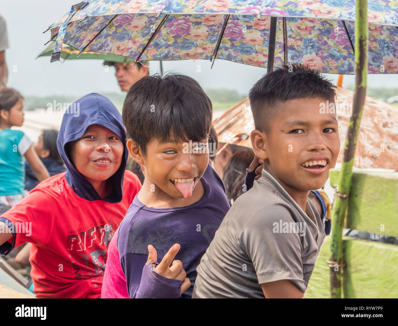 Tabatinga, Brasilien - 21.September 2018: Kinder aus der Ticuna Stamm (Magüta, Tucuna, tikuna oder Tukuna]). Sie sind ein indigenes Volk in Brasilien, Colom Stockfoto