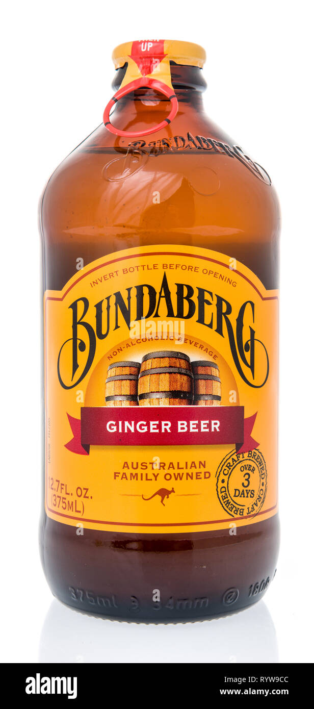 Winneconne, WI - 10 März 2019: eine Flasche Bundaberg Ginger Beer auf einem isolierten Hintergrund Stockfoto