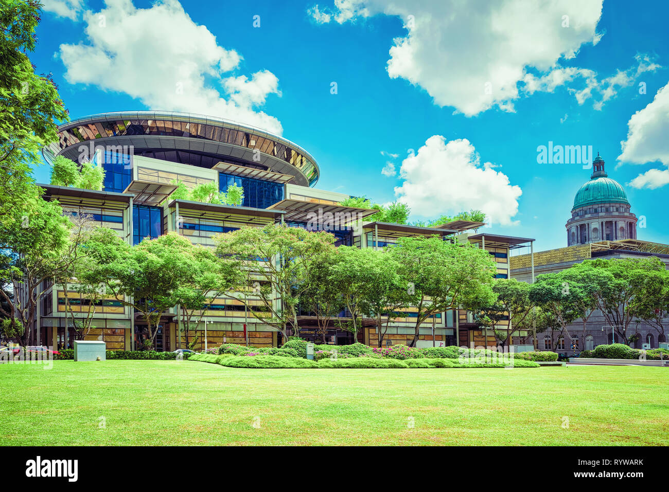 Singapur, Singapur - 1. MÄRZ 2016: Neuen obersten Gericht und Alte Oberste Gerichtshof in Singapur. Stockfoto