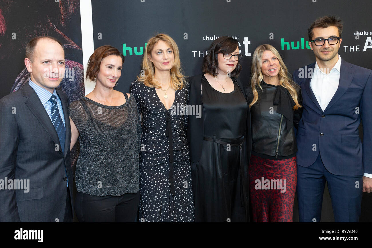 Greg Shephard, Britton Rizzio, Laure de Clermont-Tonnerre, Michelle Dean, Dawn Olmstead, Nick Antosca Besuchen die Premiere von Hulu "Akte" an der Whitby (Foto von Lew Radin/Pacific Press) Stockfoto