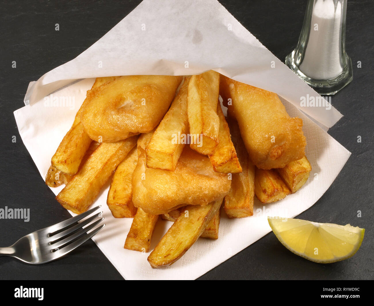 Fisch und chips mit remoulade -Fotos und -Bildmaterial in hoher ...