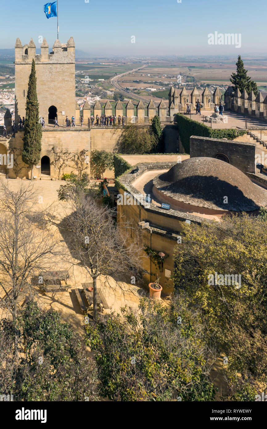 Almodovar del Rio, Provinz Córdoba, Spanien. Almodovar schloss. Als römisches Kastell in seiner jetzigen Form während der maurischen Ära gegründet. Es Stockfoto