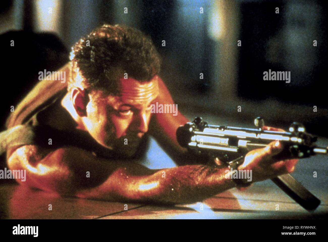 BRUCE WILLIS, DIE HARD, 1988 Stockfoto