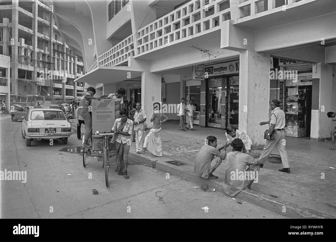 25/21 Verbraucher Elektro- shop Dhaka 1981 Stockfoto