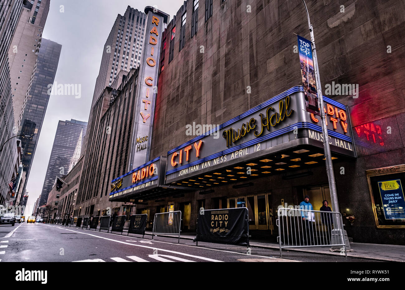 Radio City in New York, in einer kalten, nassen Winter Tag genommen. Stockfoto