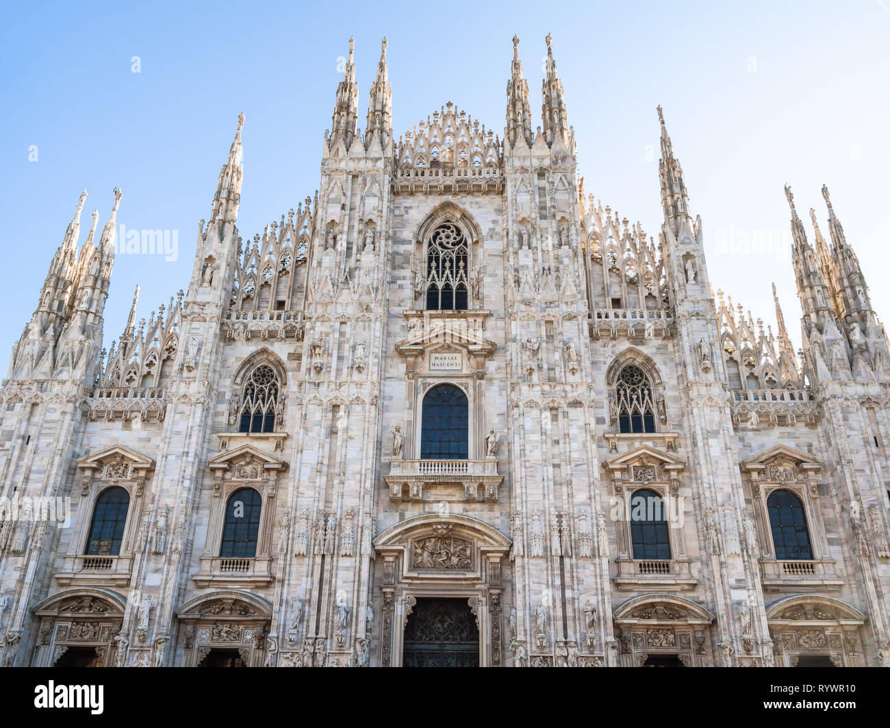 Reisen nach Italien - Fassade der Mailänder Dom (Duomo di Milano) von der Piazza del Duomo in Mailand Stadt in Morgen Stockfoto