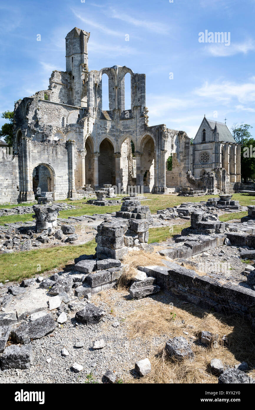 Fontaine-Chaalis (Nordfrankreich): Abtei von Chaalis. Ruinen der Abteikirche und St MaryÕs Kapelle (ÒChapelle Sainte-Marie Ó) Stockfoto