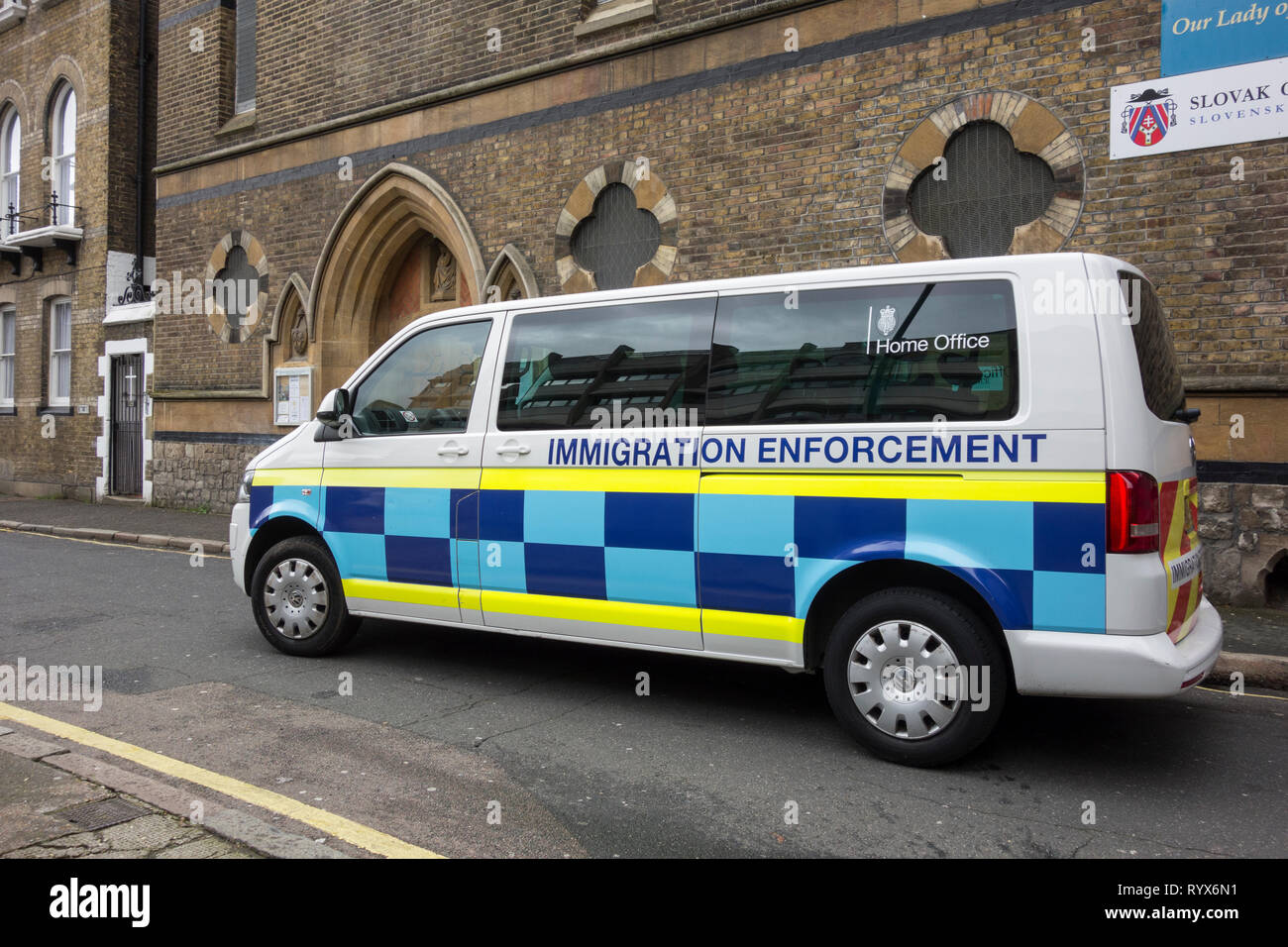Heimatamt Immigration Enforcement van in Southwark, London, Großbritannien Stockfoto