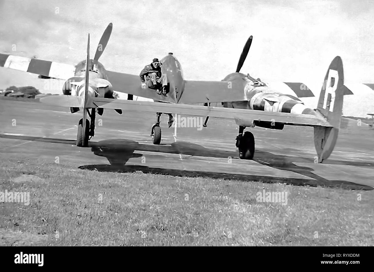 Persönliche Fotos und Erinnerungsstücke, die der Bekämpfung der Amerikaner während des Zweiten Weltkriegs. P-38 Lightning Fighter fliegendes Personal. Stockfoto