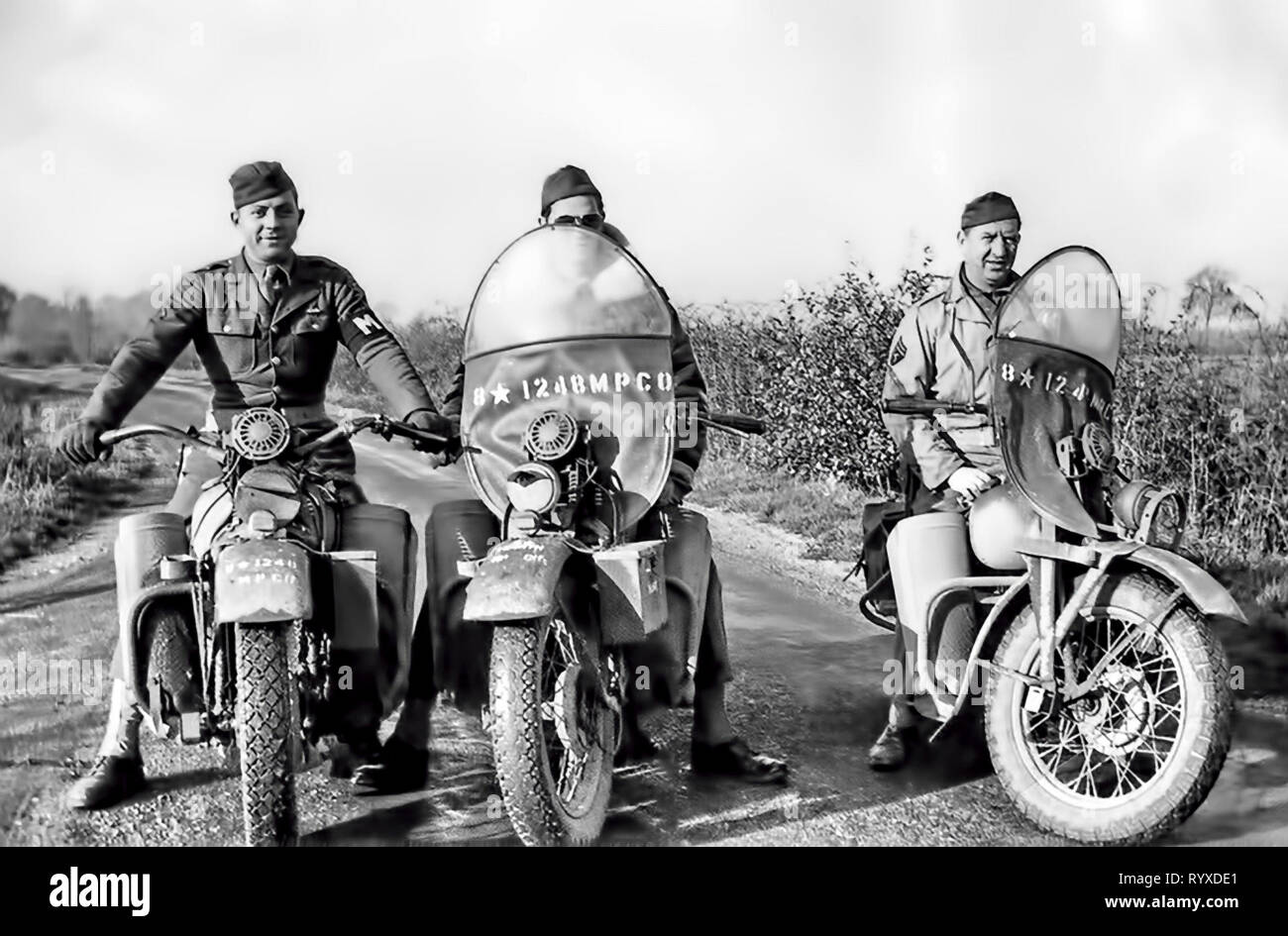 Persönliche Fotos und Erinnerungsstücke, die der Bekämpfung der Amerikaner während des Zweiten Weltkriegs. Militär Polizei auf Motorrädern. Stockfoto