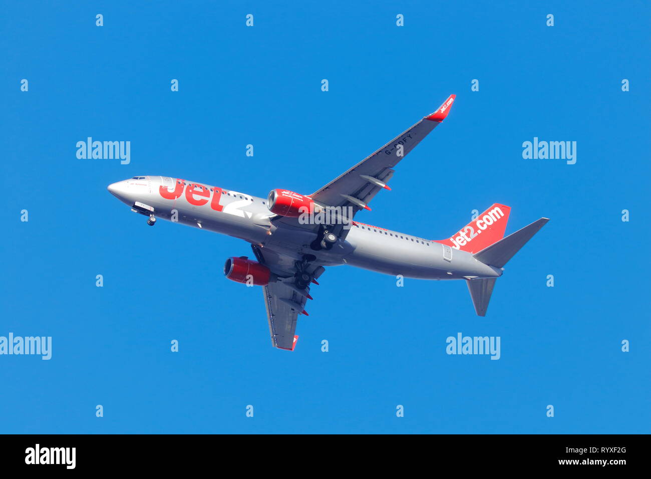 Ein Jet2 Boeing 737 G-GDFY im Endanflug nach Leeds Bradford International Airport Stockfoto