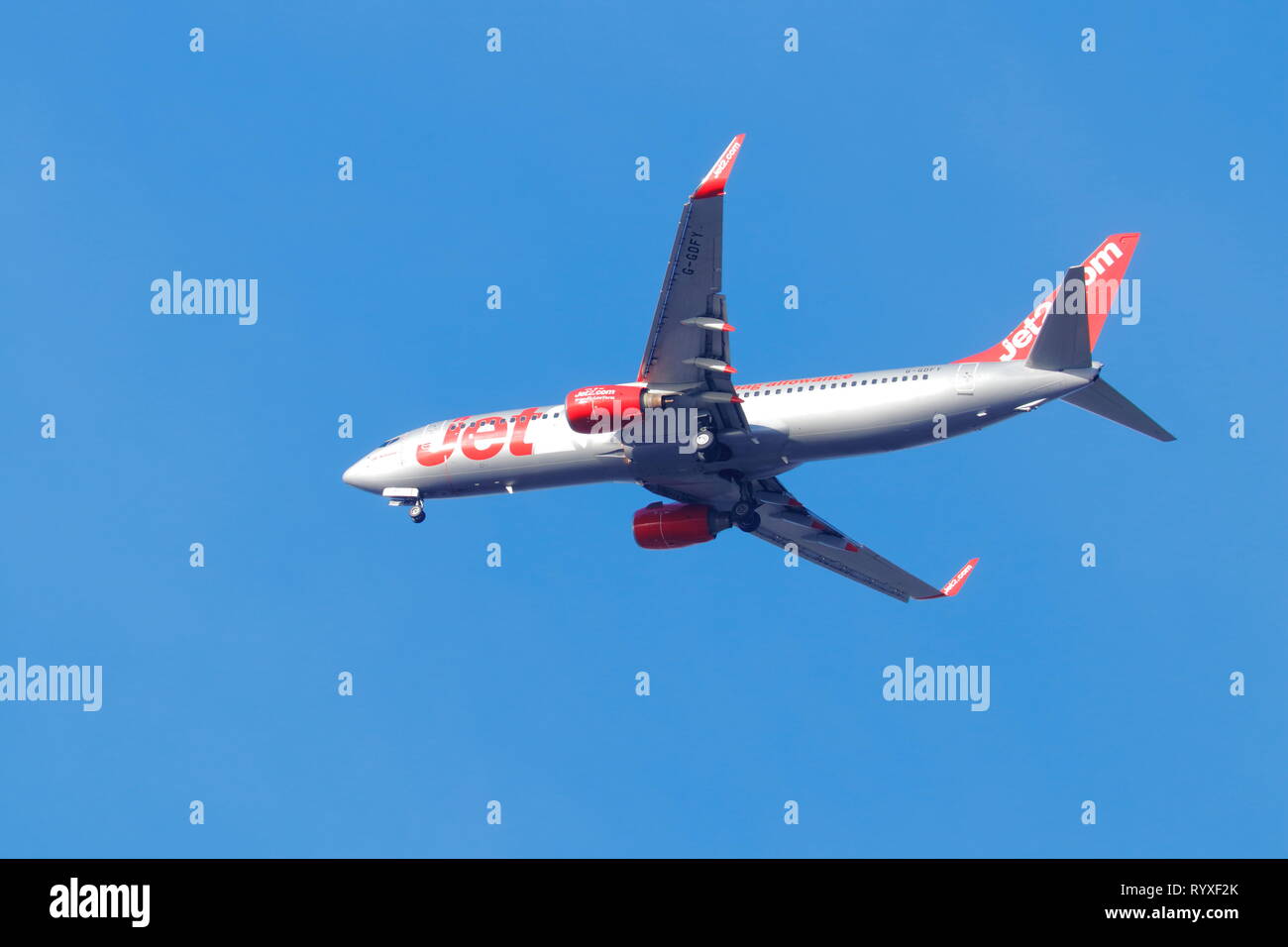 Ein Jet2 Boeing 737 G-GDFY im Endanflug nach Leeds Bradford International Airport Stockfoto