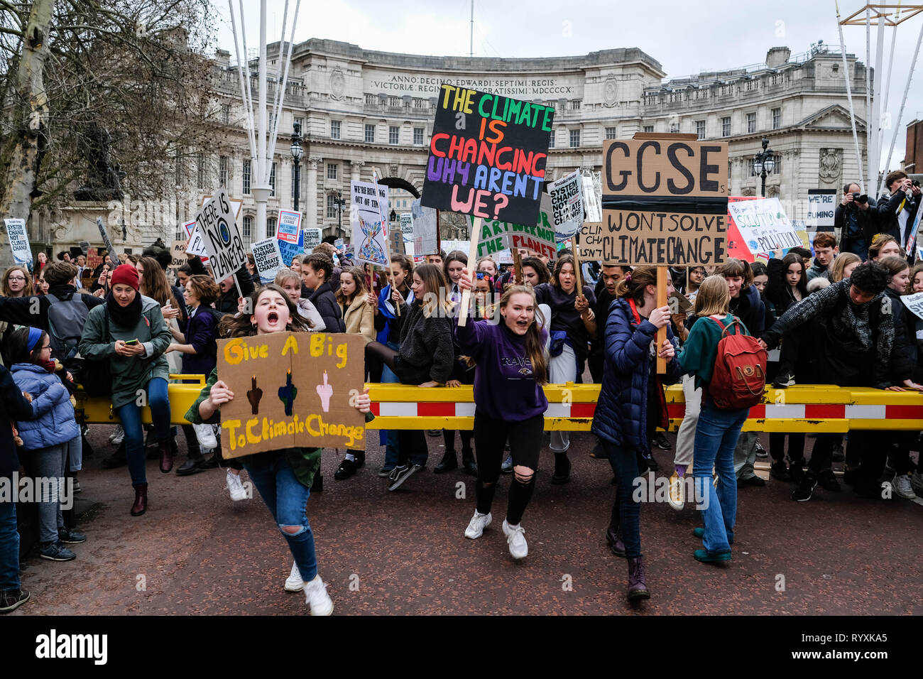 15 March​ 2019. Jugend Streik 4 Klima, London, Vereinigtes Königreich. Die demonstranten März Kredit: Rokas Juozapavicius/Alamy leben Nachrichten Stockfoto