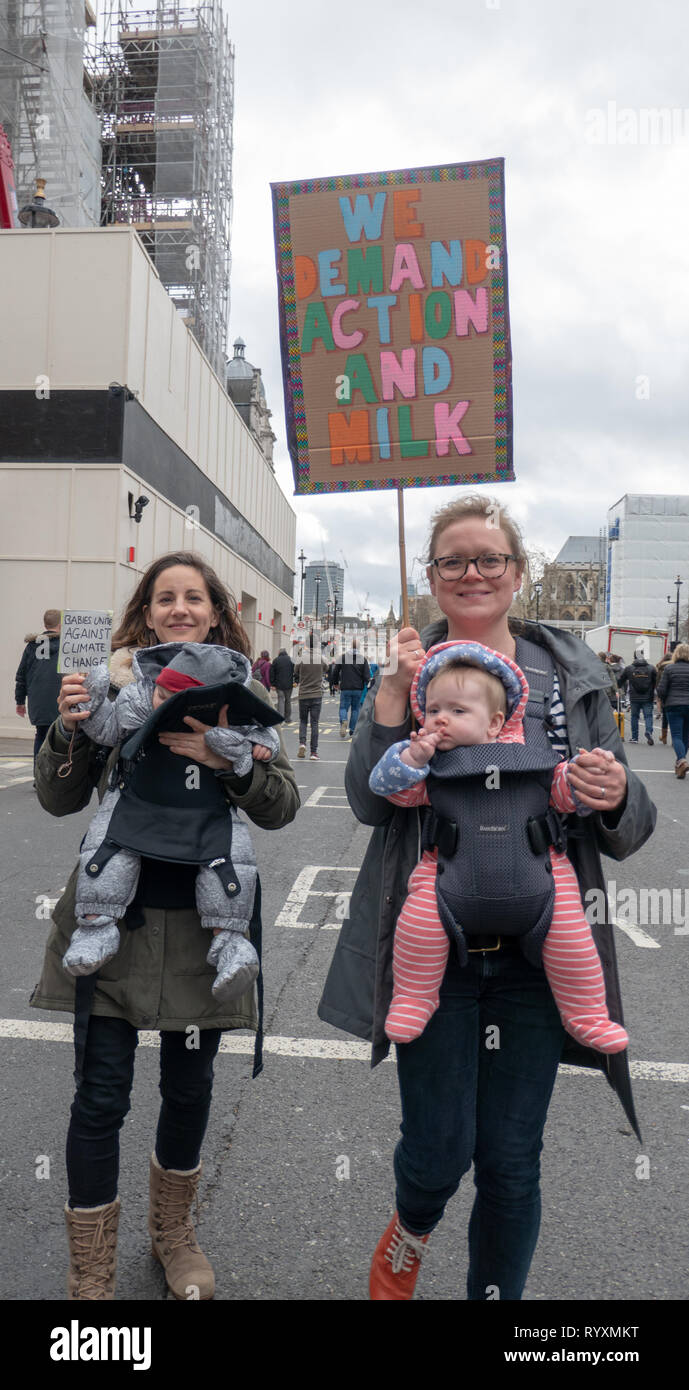 London, Vereinigtes Königreich. 15. Mär 2019. Bildungsstreik auf Klimaänderungen im Parlament Platz und Buckingam Palace Credit: Vincenzo Lullo Credit: Jacob/Alamy leben Nachrichten Stockfoto