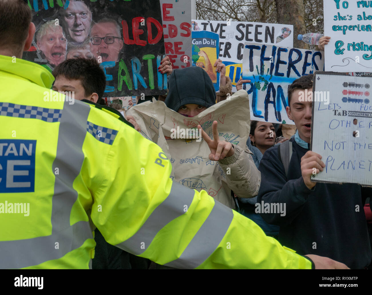 London, Vereinigtes Königreich. März 2019. Studentenstreik für den Klimawandel am Parlament Square und Buckingham Palace Credit: Vincenzo Lullo Credit: Vincenzo Lullo/Alamy Live News Stockfoto