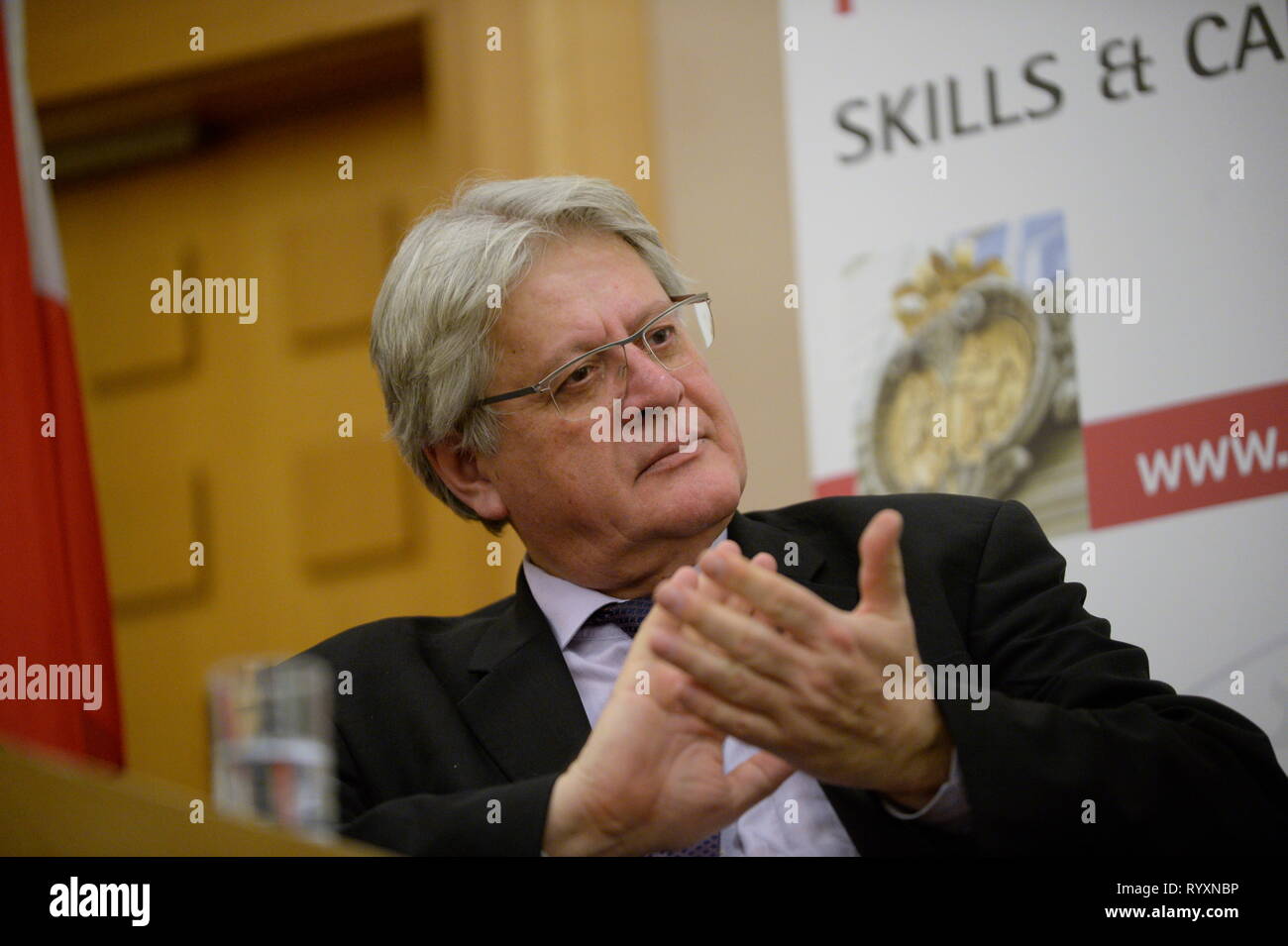 Wien, Österreich. 15. März 2019. Wahlen zum Europäischen Parlament. Die österreichischen Top-Kandidaten der Parteien diskutieren in der Politischen Akademie. Das Bild zeigt Stefan Schennach, Mitglied des Europarates, SPÖ (Sozialdemokratische Partei Österreich). Kredit: Franz Perc / Alamy Live News Stockfoto