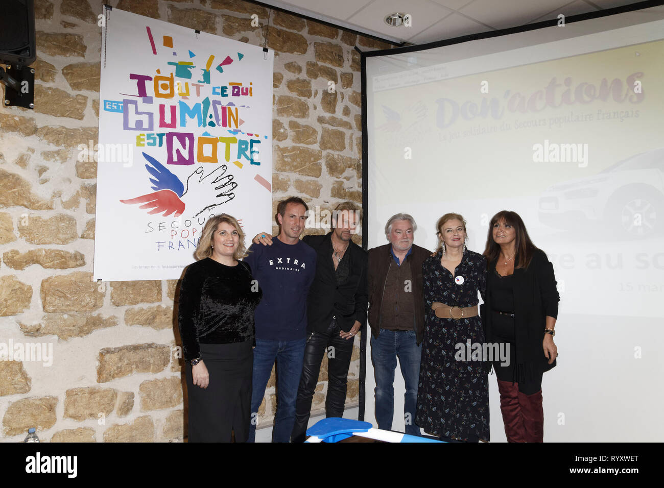 Paris, Frankreich. 09 Feb, 2019. Veronica Antonelli, Jean-Philippe Doux, Gilles Glab, Christian Rauth und Valérie Trierweiler besuchen im Don' Aktionen Nationale zeichnen an der Secours Populaire Français in Paris am 15. März 2019. Quelle: Bernard Menigault/Alamy leben Nachrichten Stockfoto