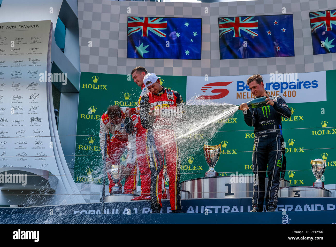 Melbourne, Victoria, Australien. 16 Mär, 2019. FIA-Formel-1-Weltmeisterschaft 2019 - Formel Eins Rolex Grand Prix von Australien. Supercars Rennen vier der Jungfrau Australien Supercars Chapionship-Podium -!st Platz Nr. 17 Scott McLaughlin Racing für Shell V-Power Racing Team - diesem Team Penske fahren seinem Ford Mustang - 2. Platz Nr. 55 Chaz Mostert Racing für die Supercheap Auto Racing Team - Tickford Racing fahren seinem Ford Mustang - 3. Platz Nr. 6 Cameron Gewässer Racing für die Moster Energie Racing Team - Tickford Racing Fahren seines Ford Mustang. Credit: Brett Keating/Alamy leben Nachrichten Stockfoto