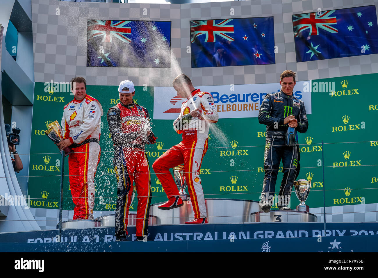 Melbourne, Victoria, Australien. 16 Mär, 2019. FIA-Formel-1-Weltmeisterschaft 2019 - Formel Eins Rolex Grand Prix von Australien. Supercars Rennen vier der Jungfrau Australien Supercars Chapionship-Podium -!st Platz Nr. 17 Scott McLaughlin Racing für Shell V-Power Racing Team - diesem Team Penske fahren seinem Ford Mustang - 2. Platz Nr. 55 Chaz Mostert Racing für die Supercheap Auto Racing Team - Tickford Racing fahren seinem Ford Mustang - 3. Platz Nr. 6 Cameron Gewässer Racing für die Moster Energie Racing Team - Tickford Racing Fahren seines Ford Mustang. Credit: Brett Keating/Alamy leben Nachrichten Stockfoto