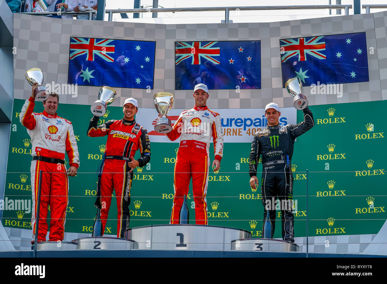 Melbourne, Victoria, Australien. 16 Mär, 2019. FIA-Formel-1-Weltmeisterschaft 2019 - Formel Eins Rolex Grand Prix von Australien. Supercars Rennen vier der Jungfrau Australien Supercars Chapionship-Podium -!st Platz Nr. 17 Scott McLaughlin Racing für Shell V-Power Racing Team - diesem Team Penske fahren seinem Ford Mustang - 2. Platz Nr. 55 Chaz Mostert Racing für die Supercheap Auto Racing Team - Tickford Racing fahren seinem Ford Mustang - 3. Platz Nr. 6 Cameron Gewässer Racing für die Moster Energie Racing Team - Tickford Racing Fahren seines Ford Mustang. Credit: Brett Keating/Alamy leben Nachrichten Stockfoto