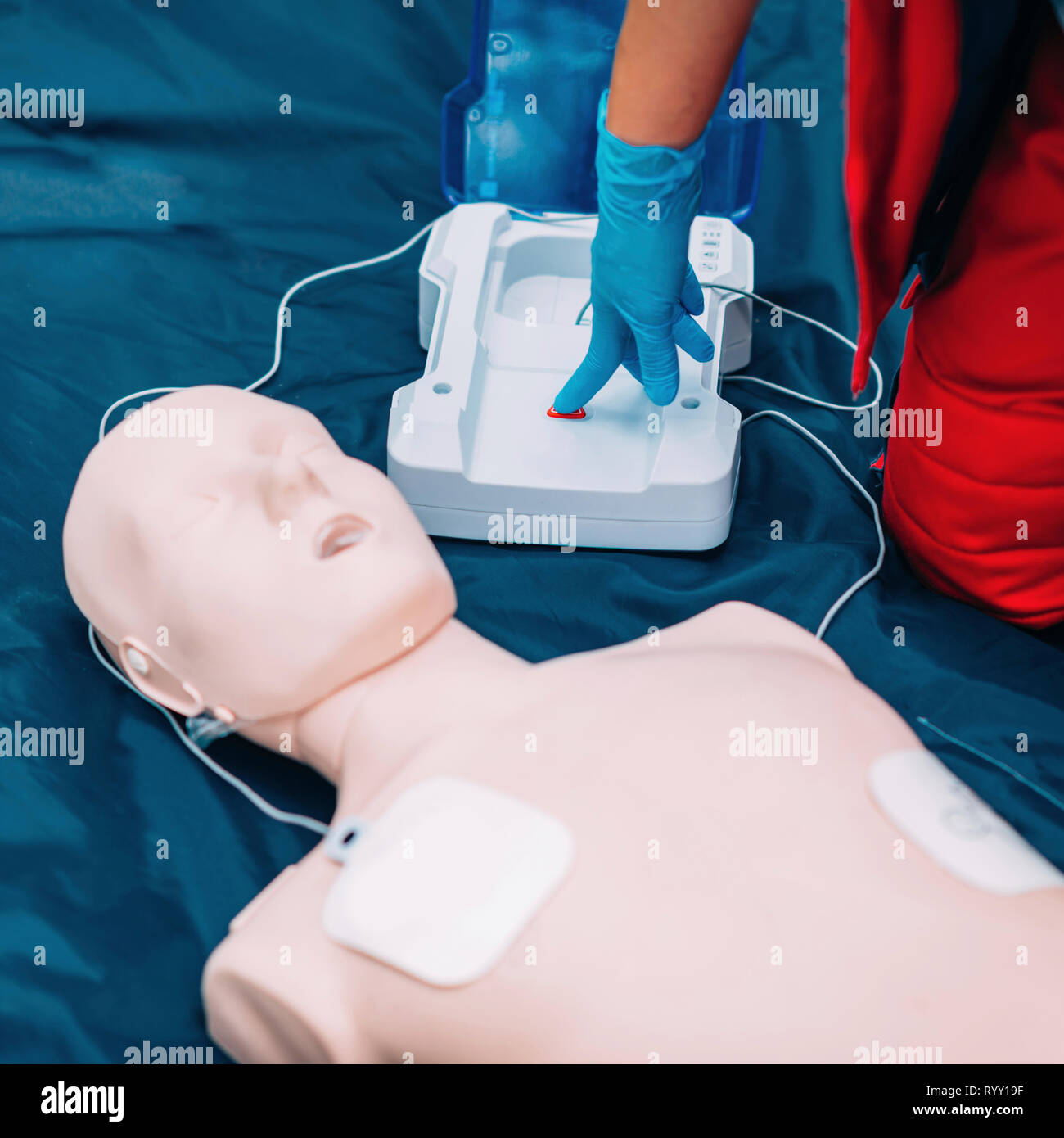 Defibrillator Training im Freien. Stockfoto