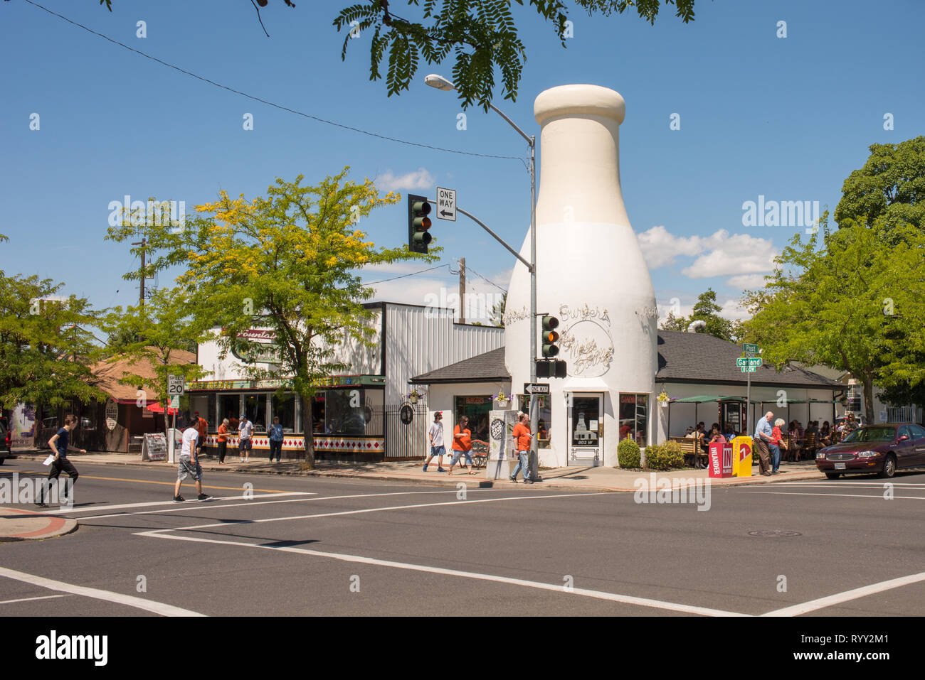 Mary Lou's Milch Flasche hat einen Meilenstein in Spokane, Washington für viele Generationen. Es ist immer noch ein retro Diner bekannt für seine Burger & Shakes. Stockfoto