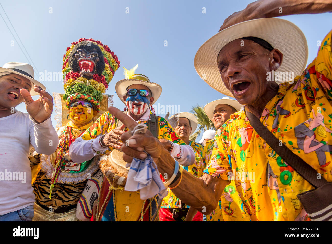 Traditionelle Musiker der kolumbianischen Karibik. Karneval Sonntag feiert die große Parade der Tradition und Folklore, eine Parade, die nur Traditiona Stockfoto
