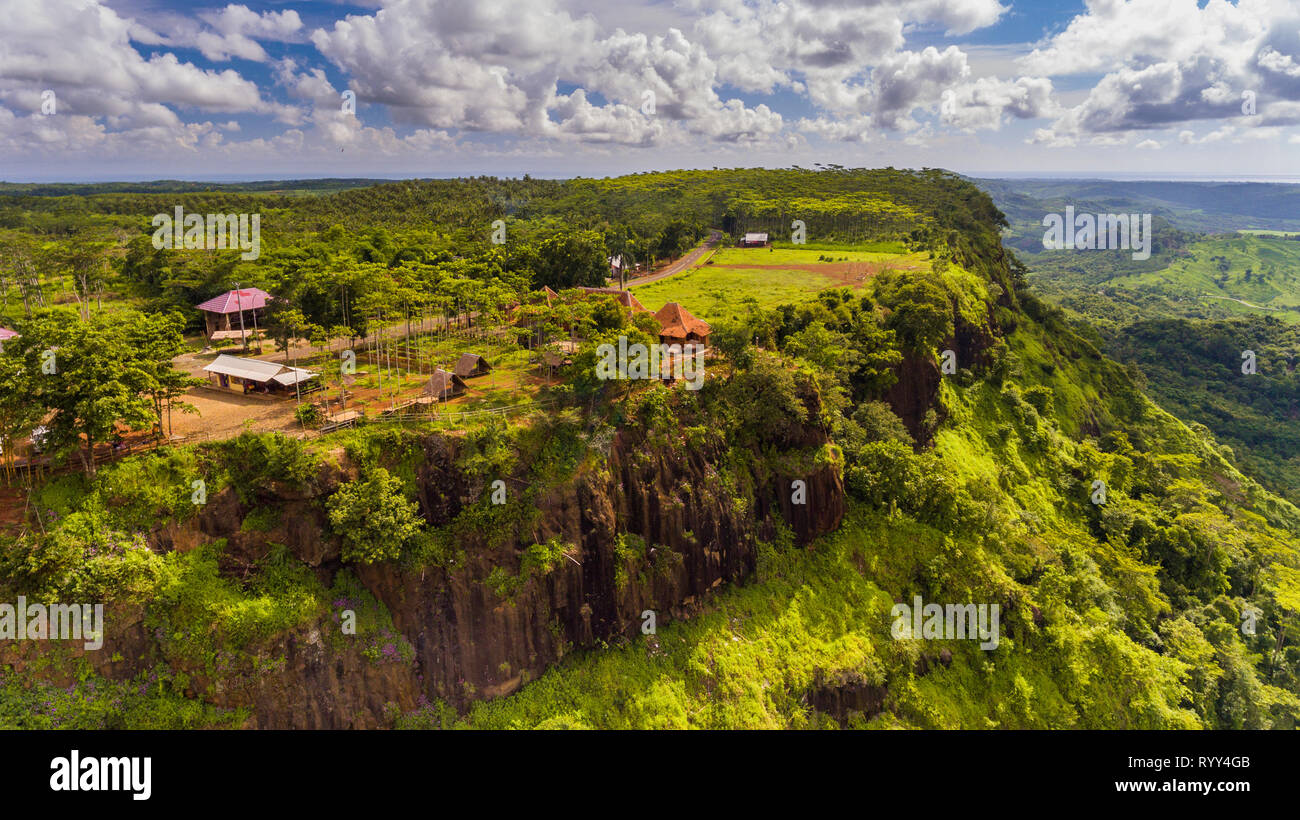 Geologische Störung & Panenjoan Amphitheater. Die größte Hufeisen-förmigen natürliches Amphitheater Morphologie in Indonesien. Stockfoto