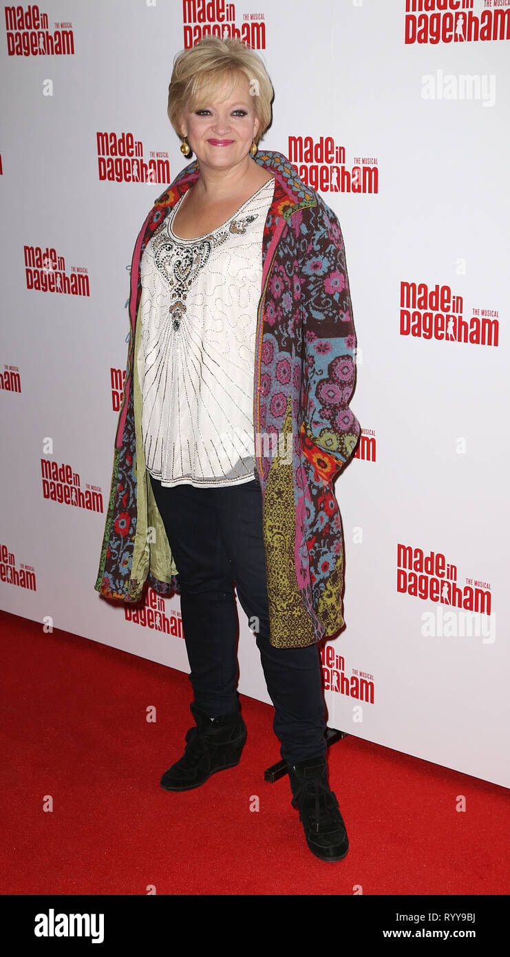 Nov 05, 2014 - London, England, UK-in Dagenham Drücken Sie die Taste Nacht, Adelphi Theatre Foto zeigt: Maria Friedman Stockfoto