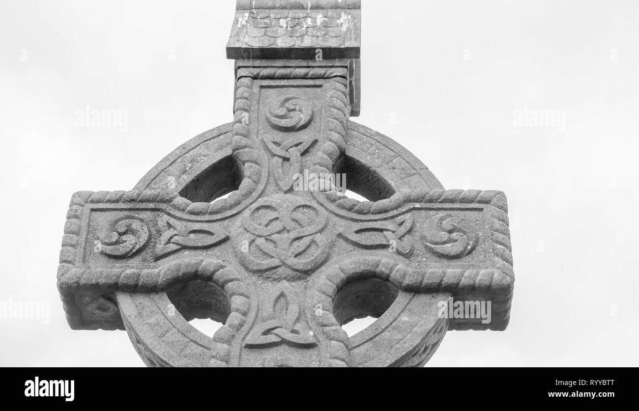 Ein hohes Kreuz außerhalb der Rock Of Cashel in Irland dieser Spot ist eine der touristischen Reiseziele in Irland Stockfoto