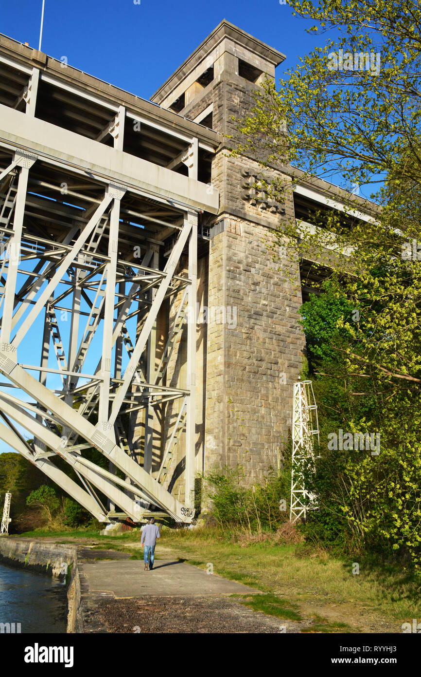 Eine der Britannia bridge Türme aus dem Bangor Festland Seite in Nord Wales Stockfoto