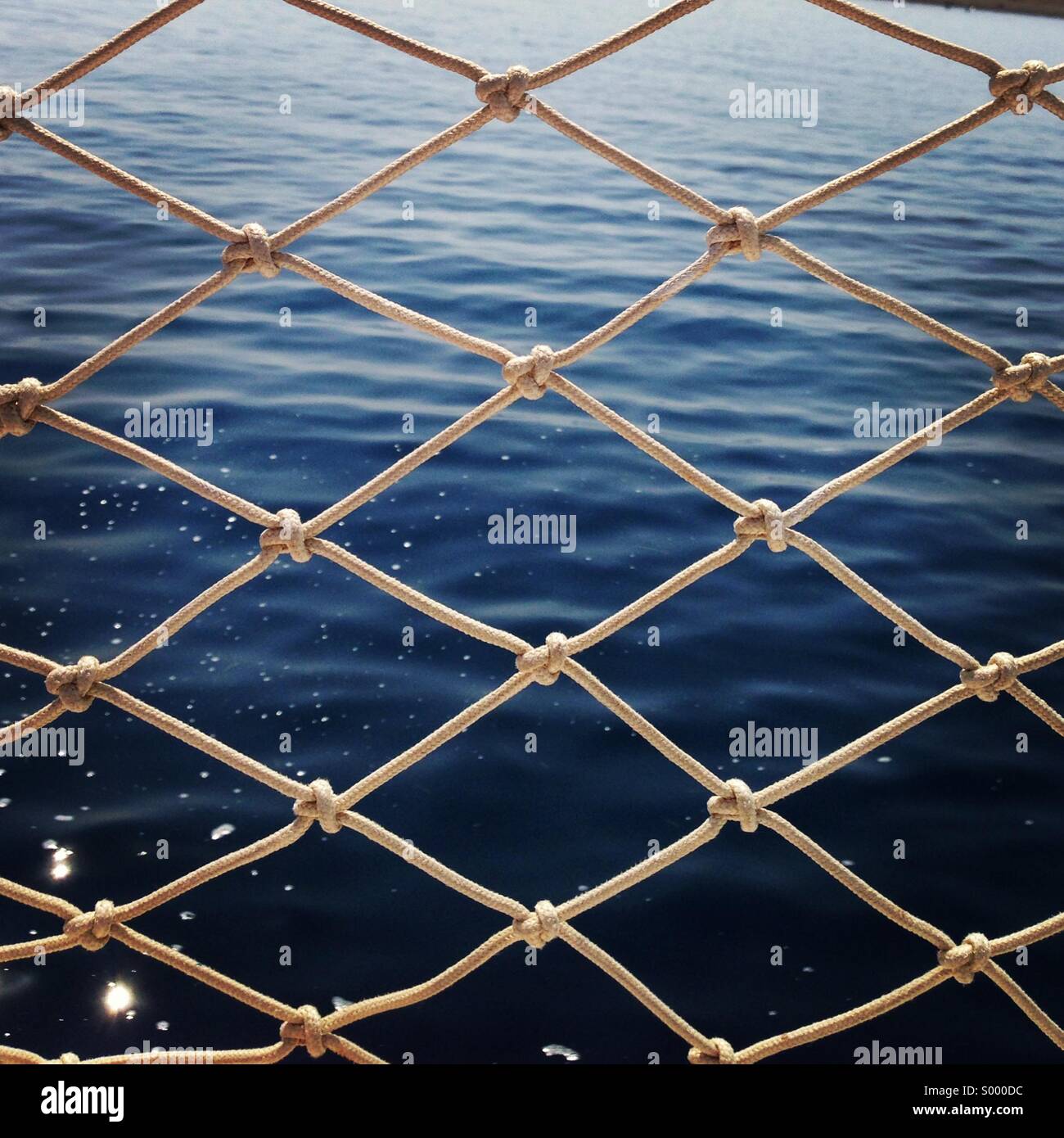 Netting und Meerwasser Stockfoto