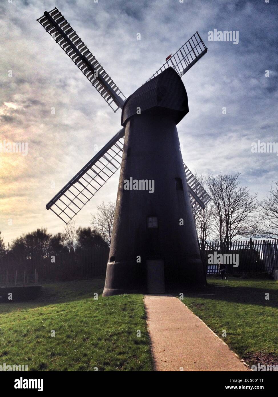 Die Brixton Windmühle an einem sonnigen Tag. Im Besitz und wird ursprünglich von der Familie Ashby die Windmühle wurde restauriert und im Mai 2011 wieder für die Öffentlichkeit geöffnet. Stockfoto