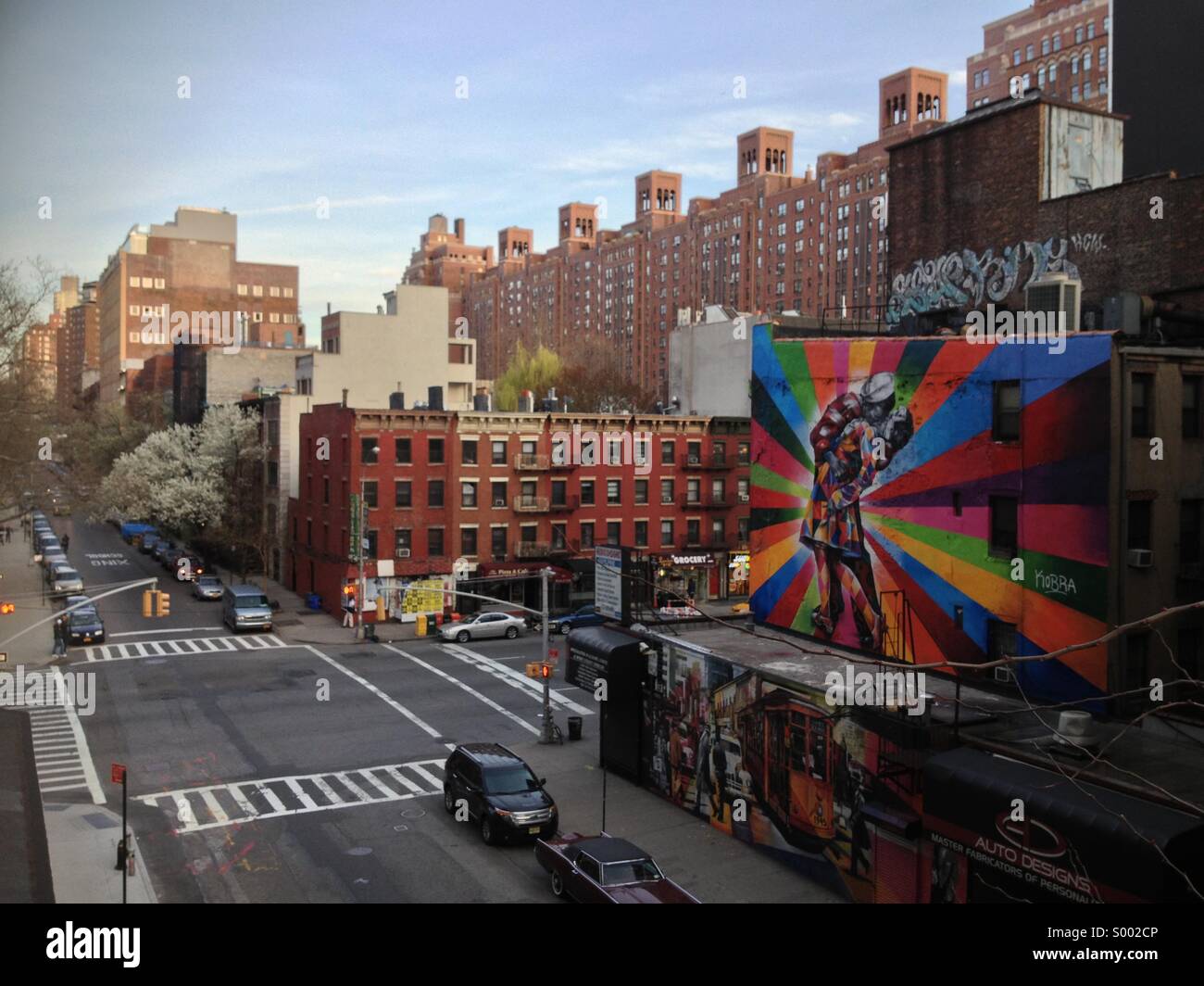 Blick vom Highline Park, New York City. 10th Av und W 25 St. - Smartphone-aufgenommenes Stockfoto