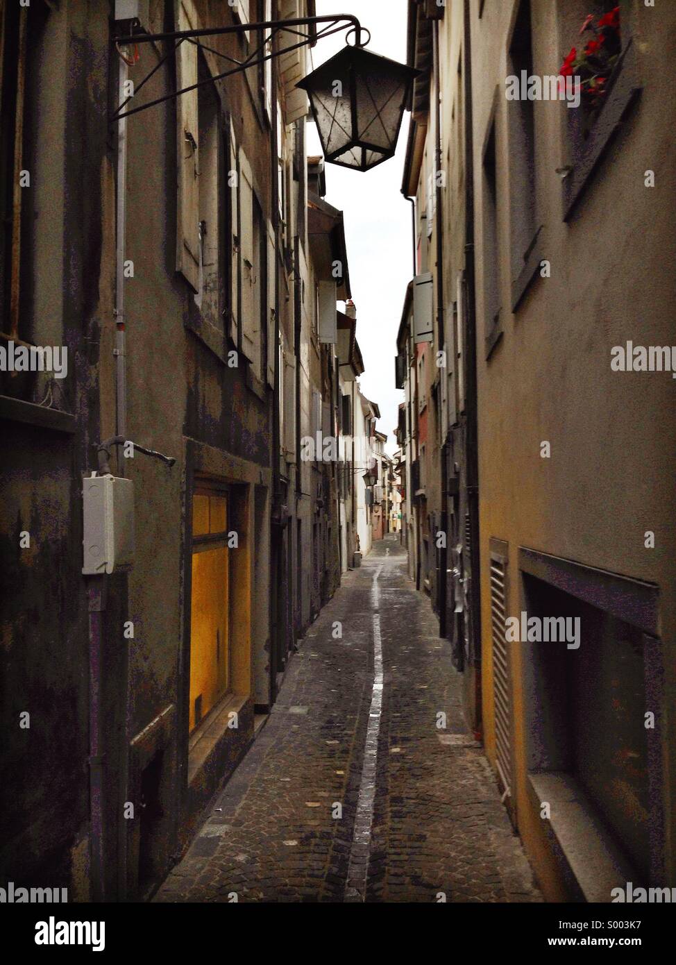 Rue de Traverse - Gasse in der Stadt Morges, Schweiz Stockfoto