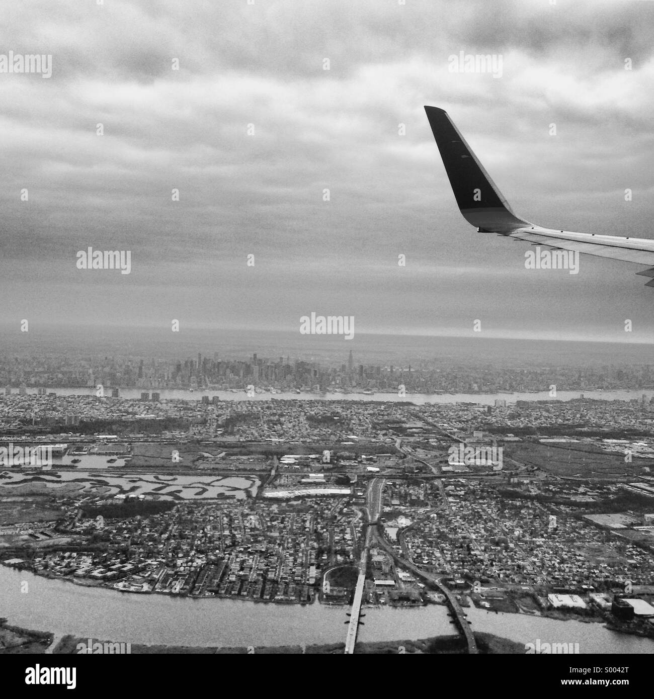 Skyline von Manhattan am Ansatz zum internationalen Flughafen Newark liberty Stockfoto