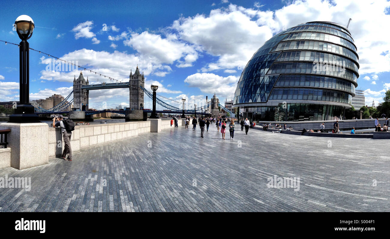 Panorama von London Southbank mit Blick auf die Tower Bridge und des Bürgermeisters bauen Stockfoto