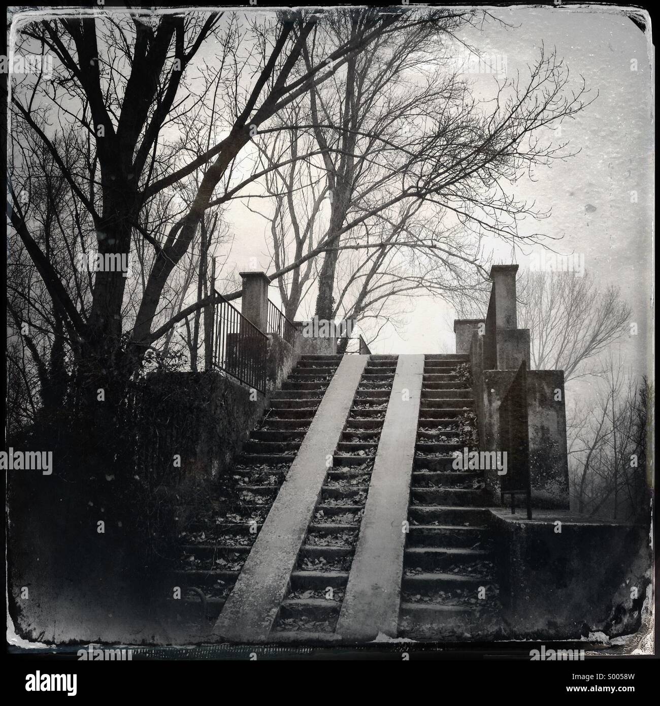 Alte Brücke über den Tiber Fluß, Umbrien, Italien - Smartphone-aufgenommenes Stockfoto